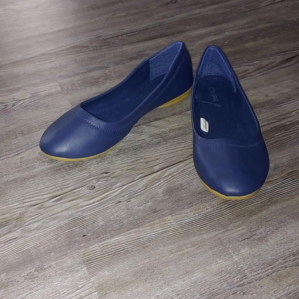 Cinak navy flat slip ons Sz 10 EUC